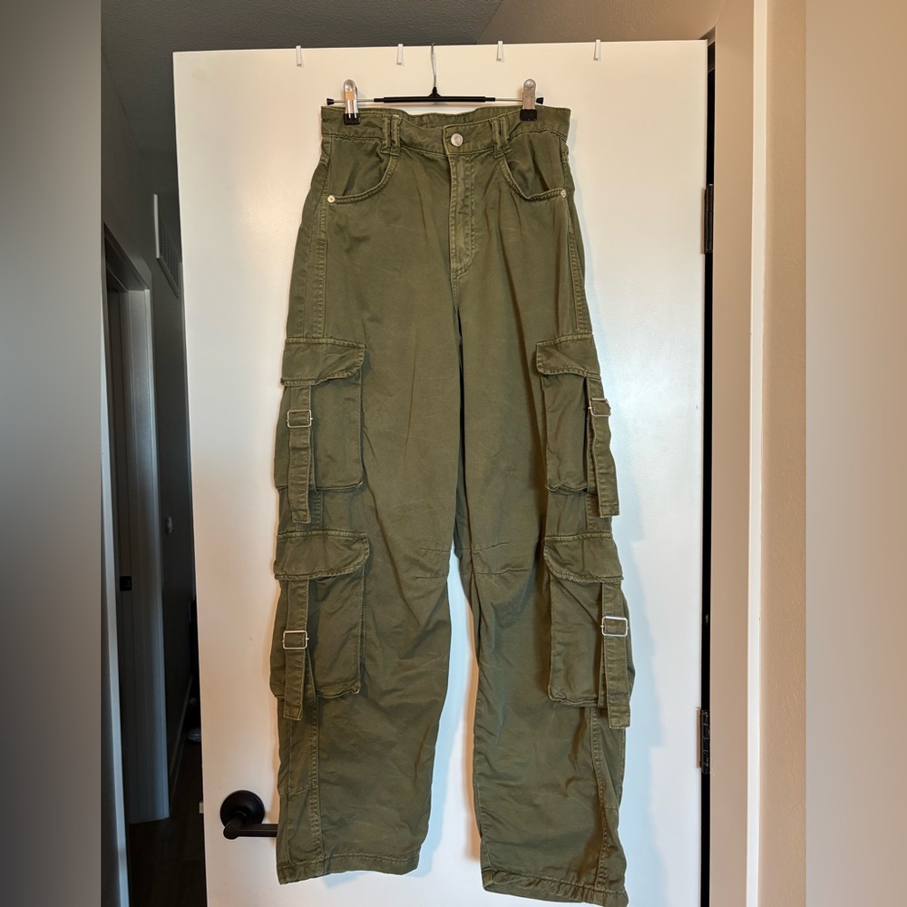 Zara women’s Olive Green Cargo Pants size 4